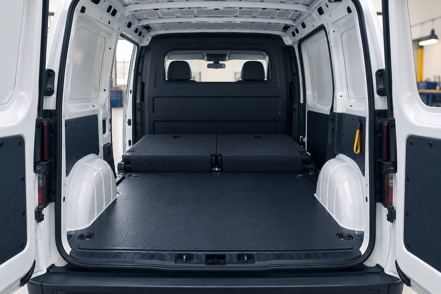 Interieur d'un utilitaire generique avec plancher de chargement vide